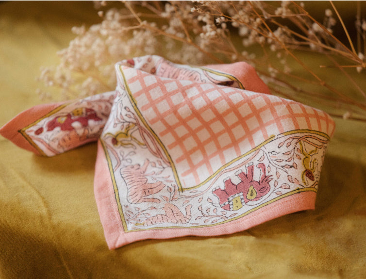 Bouteille de shampoing naturel pour cheveux secs et abîmés, 250ml, formule hydratante sans sulfate.