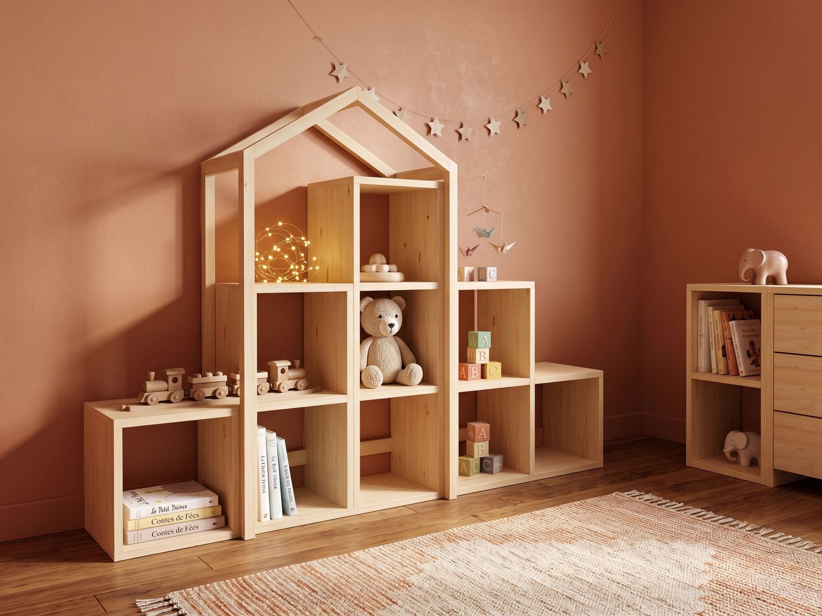 Chambre d'enfant : maison-étagère en bois entourée de cases ouvertes
