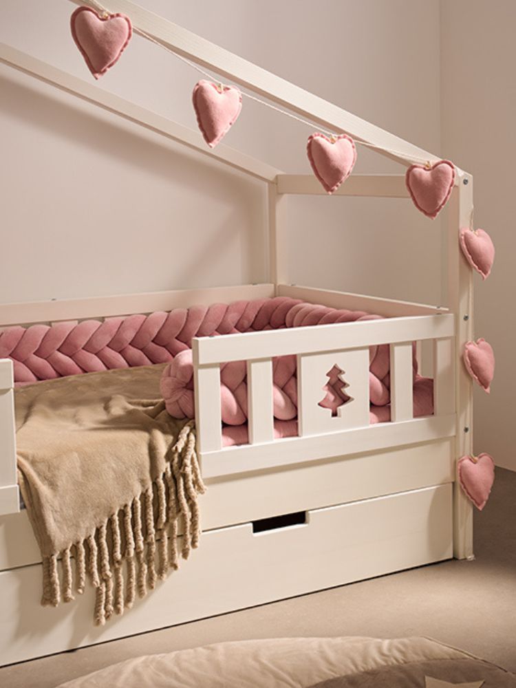 Fir-wood cabin bed barrier for children, Chamonix-style bedroom, safety and design.