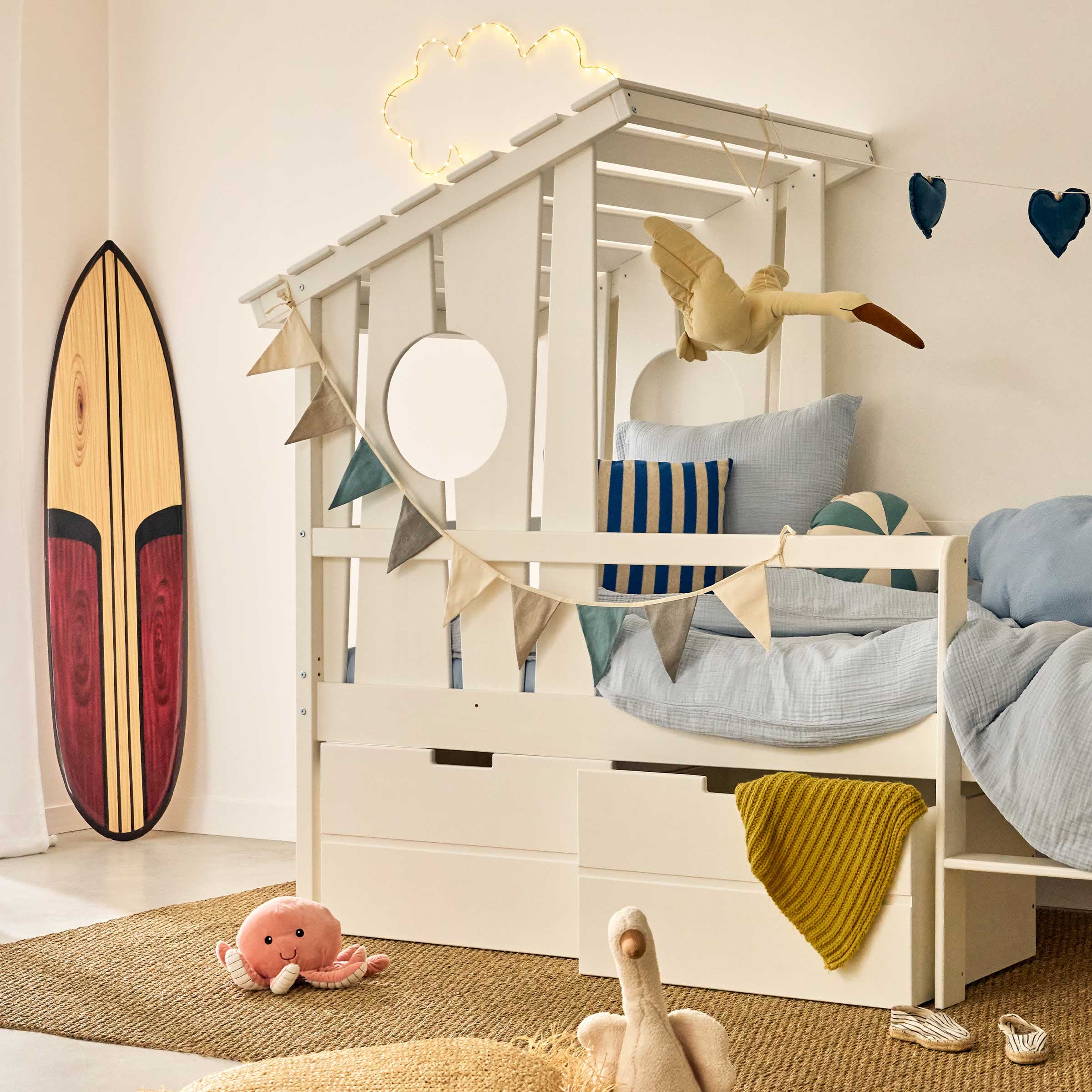 Oleron children's cabin bed in beige light wood, Scandinavian Montessori style, with integrated mattress