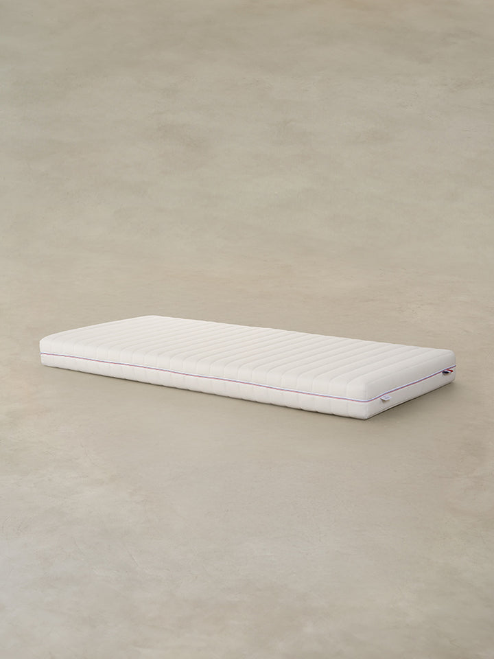 Cabania 15cm mattress, firm comfort, ideal for single or double bed, optimizes sleep.