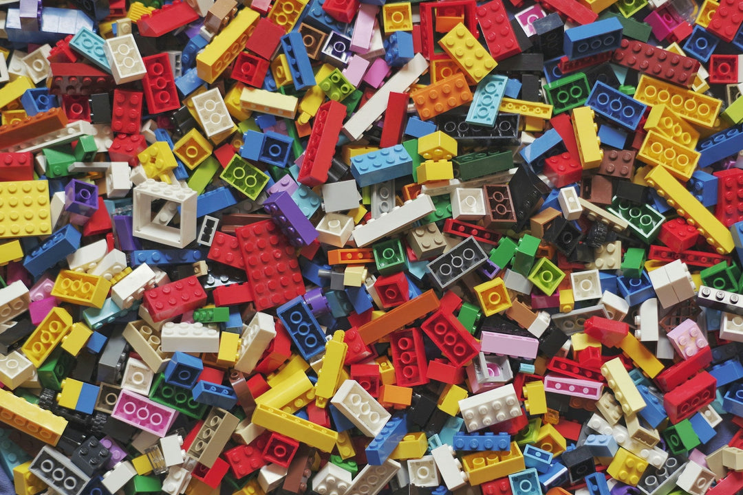 Les défis de construction avec LEGO : une fenêtre vers l'ingénierie pour les petits appartements