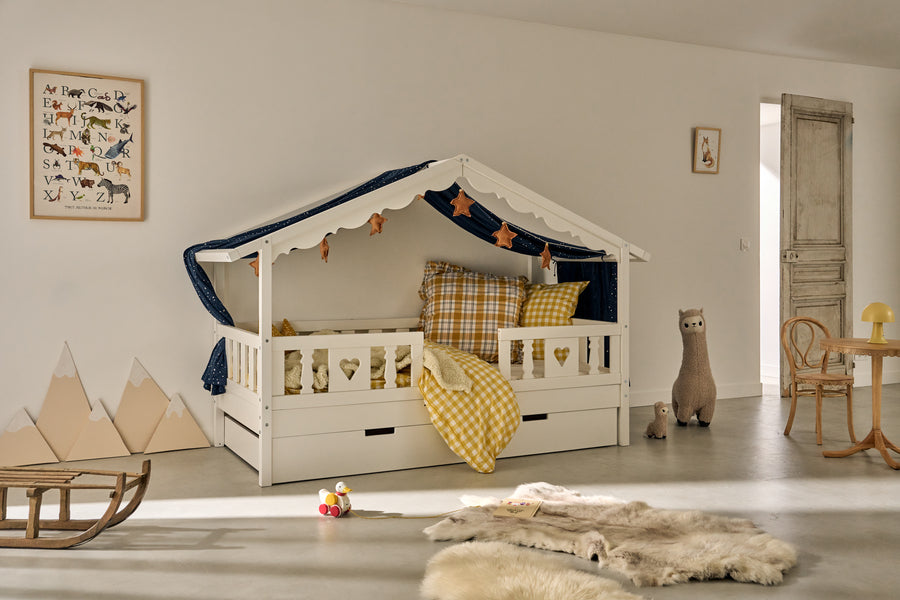 Incorporate 2025 decor trends into the children's bedroom with a cabin bed