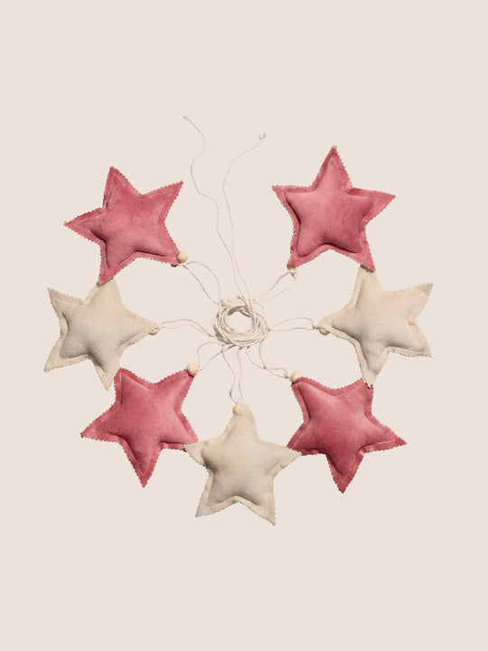 Guirlande lumineuse Cabania étoiles rouges et blanches pour décoration festive chambre enfant.