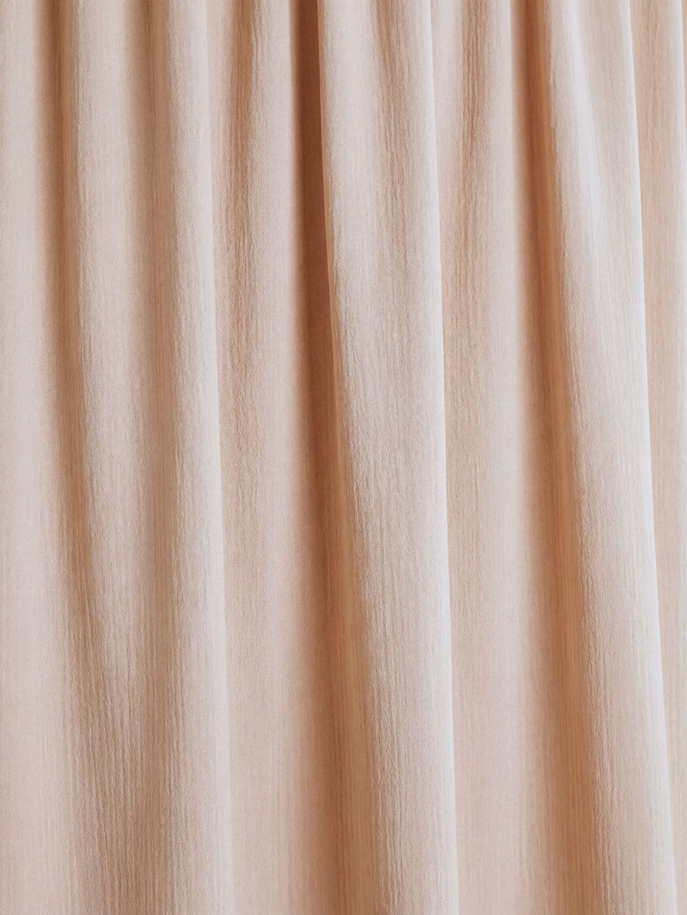 Toile de lit Cabania beige nude pour un couchage élégant et naturel.