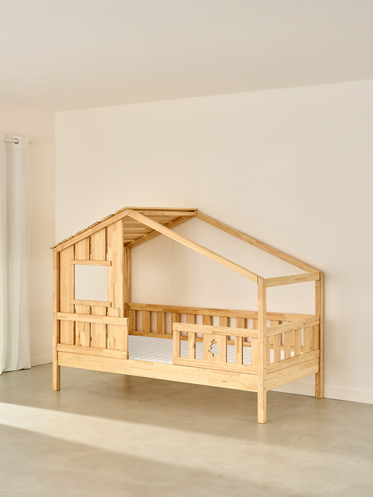 Lit cabane enfant SHERWOOD, 1 barrière en sapin naturel, design Montessori pour chambre garçon/fille.