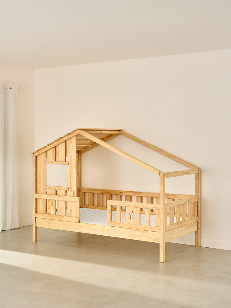 Lit cabane enfant bois naturel SHERWOOD avec barrière étoile, sommier, pour chambre bébé/enfant.
