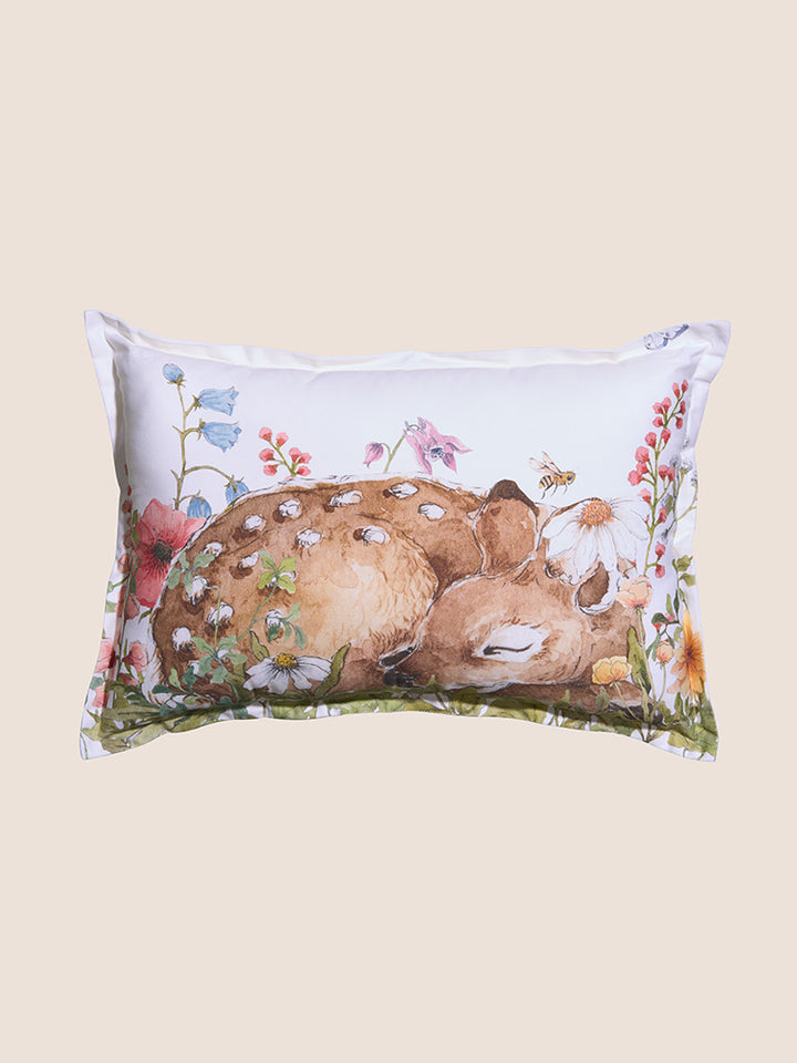 Coussin rectangulaire en coton avec illustration d'un petit faon pour décorer votre lit cabane ou chambre enfant