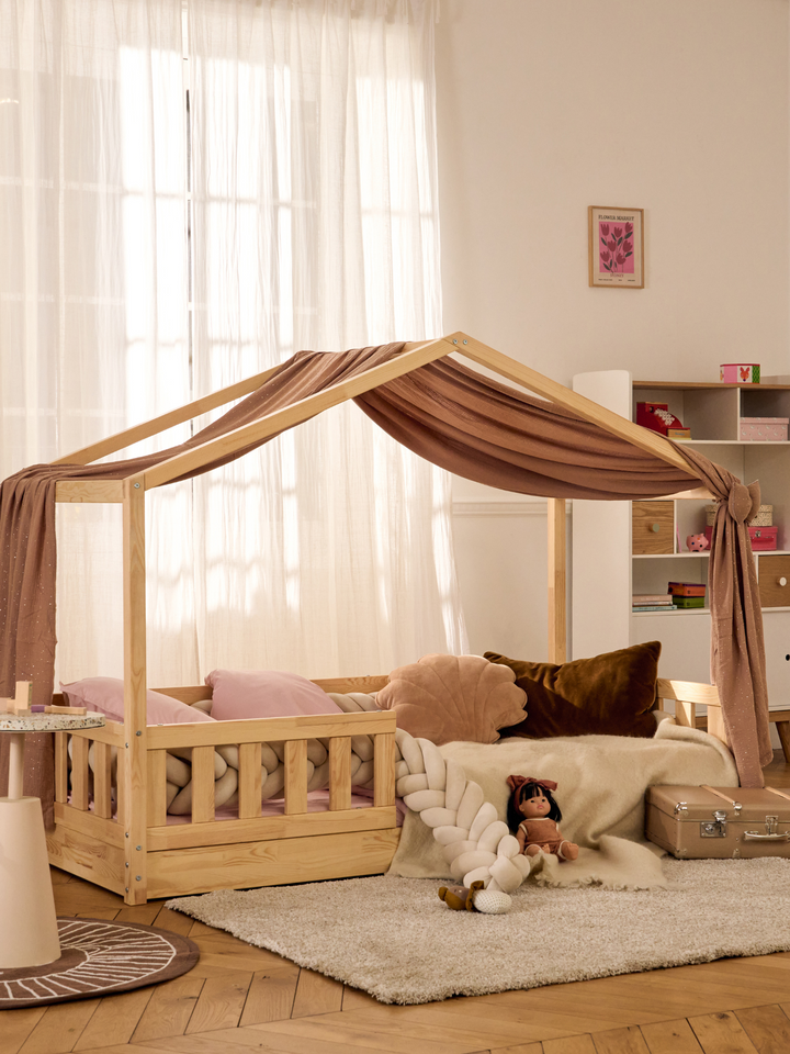 Paris Montessori hut bed