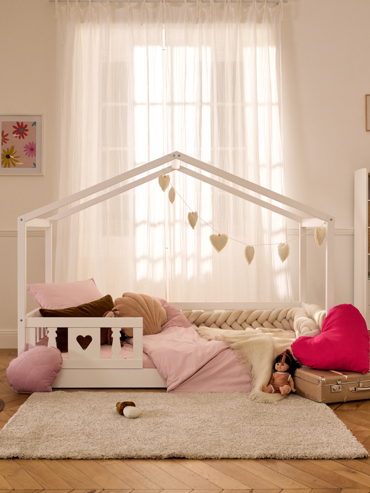 Paris Montessori hut bed