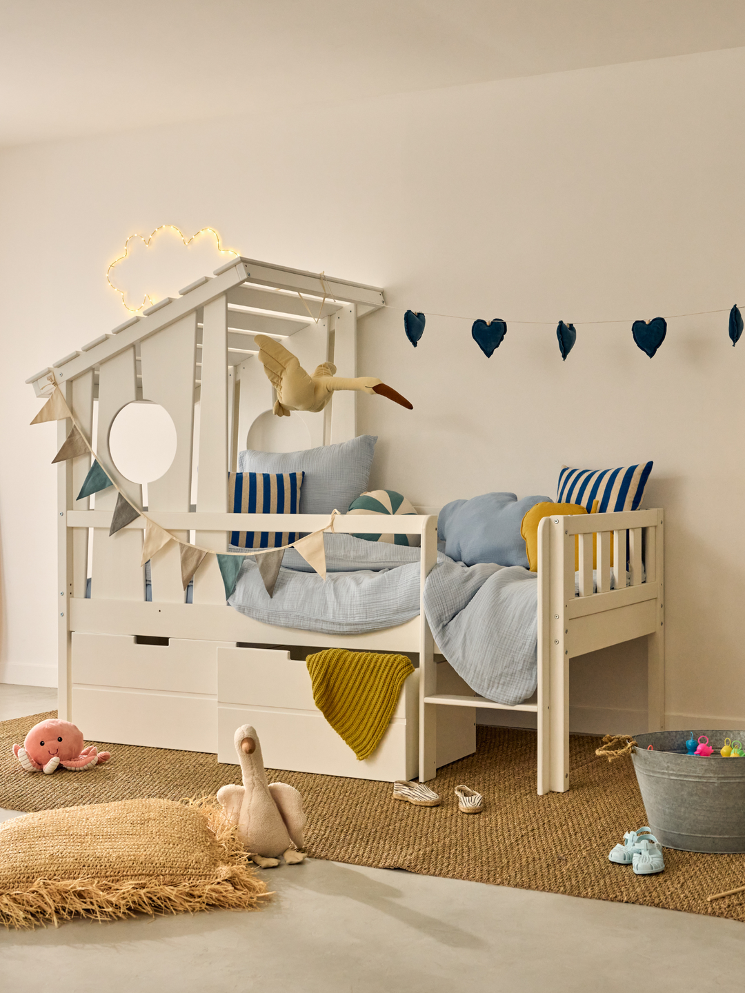 Lit cabane Oléron modèle 90x190 cm en pin massif pour enfant sans ciel de lit