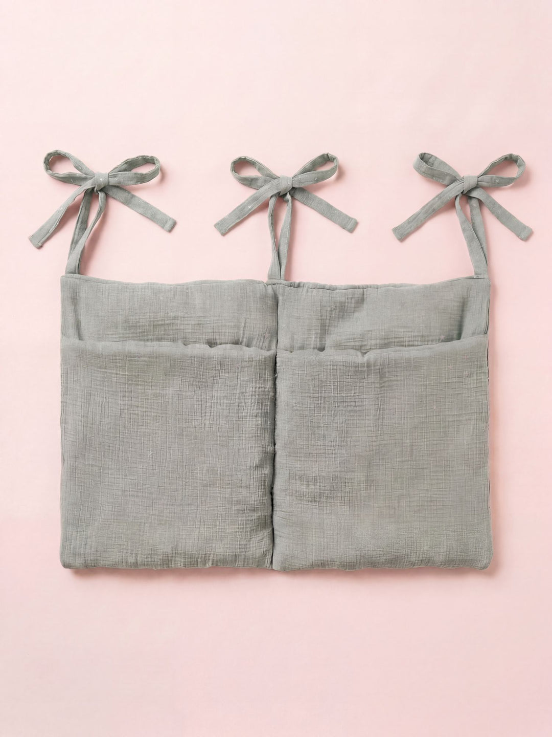Pochette de rangement Cabania vert sauge élégante pour accessoires de voyage et organisation.