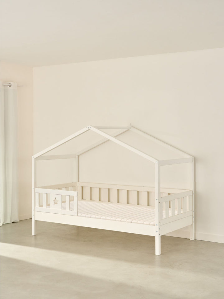 Lit cabane enfant blanc Paris Cabania avec barrière étoile, style Montessori, chambre bébé.
