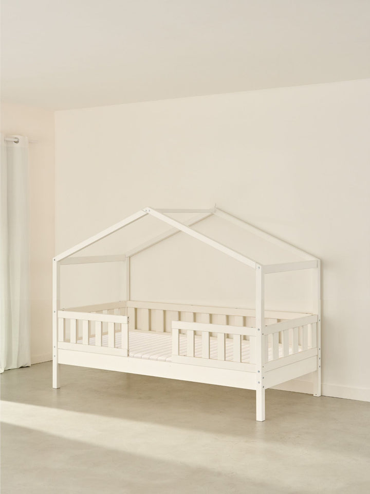 Lit cabane enfant blanc Paris Cabania, 2 barrières classiques, chambre moderne et ludique.