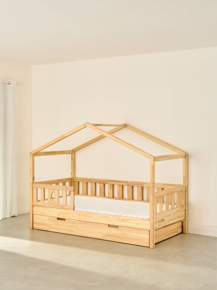 Lit cabane enfant Paris Cabania bois naturel 1 barrière sapin avec tiroir de rangement chambre bébé.