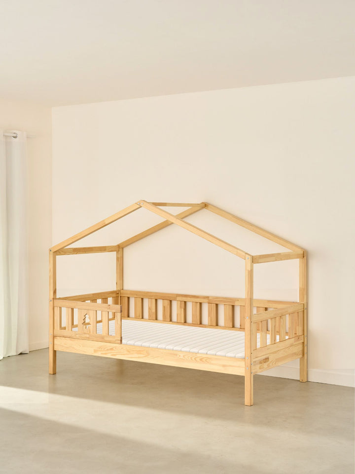 Lit cabane enfant Paris Cabania bois naturel, 1 barrière, sapin massif, chambre bébé et enfant.