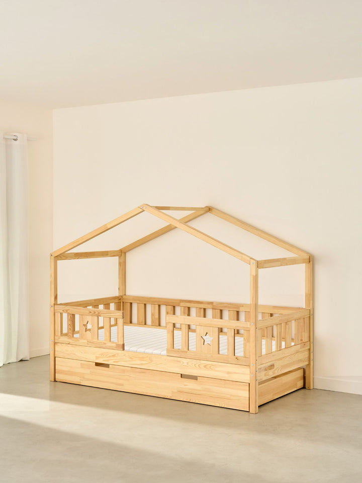 Lit cabane enfant Paris Cabania en bois naturel avec 2 barrières sécurité et tiroir lit gigogne étoile.