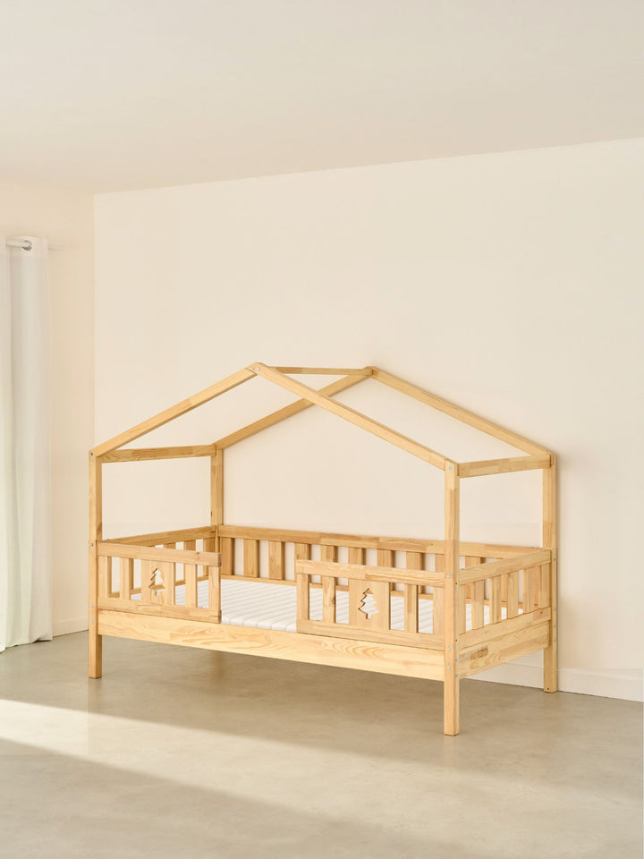 Lit cabane enfant Paris Cabania bois naturel, 2 barrières, sapin clair.