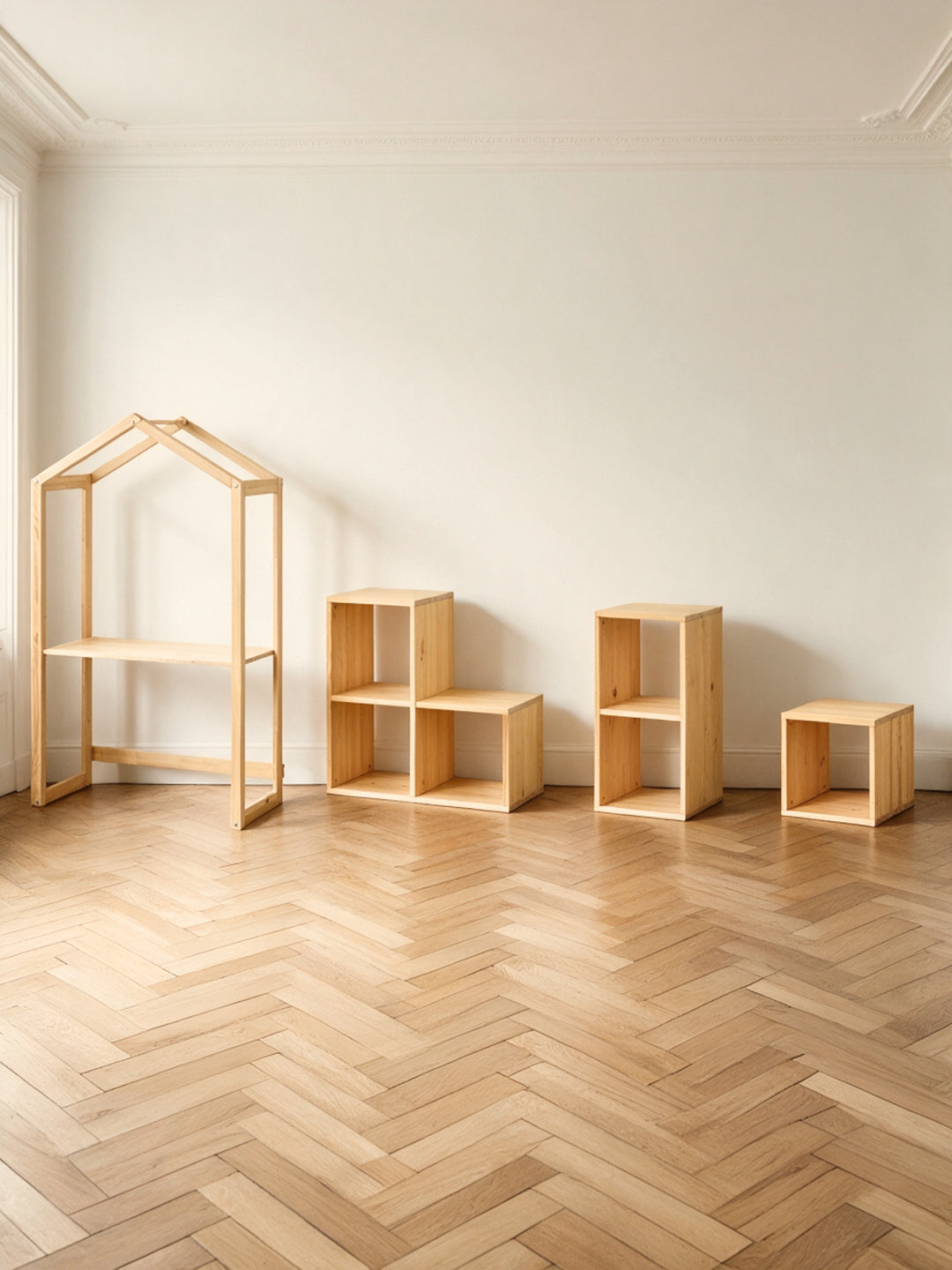 Les quatre modules du combo Le Hameau Cabania : structure cabane, meuble 2 cases, étagère escalier 3 cases et cube