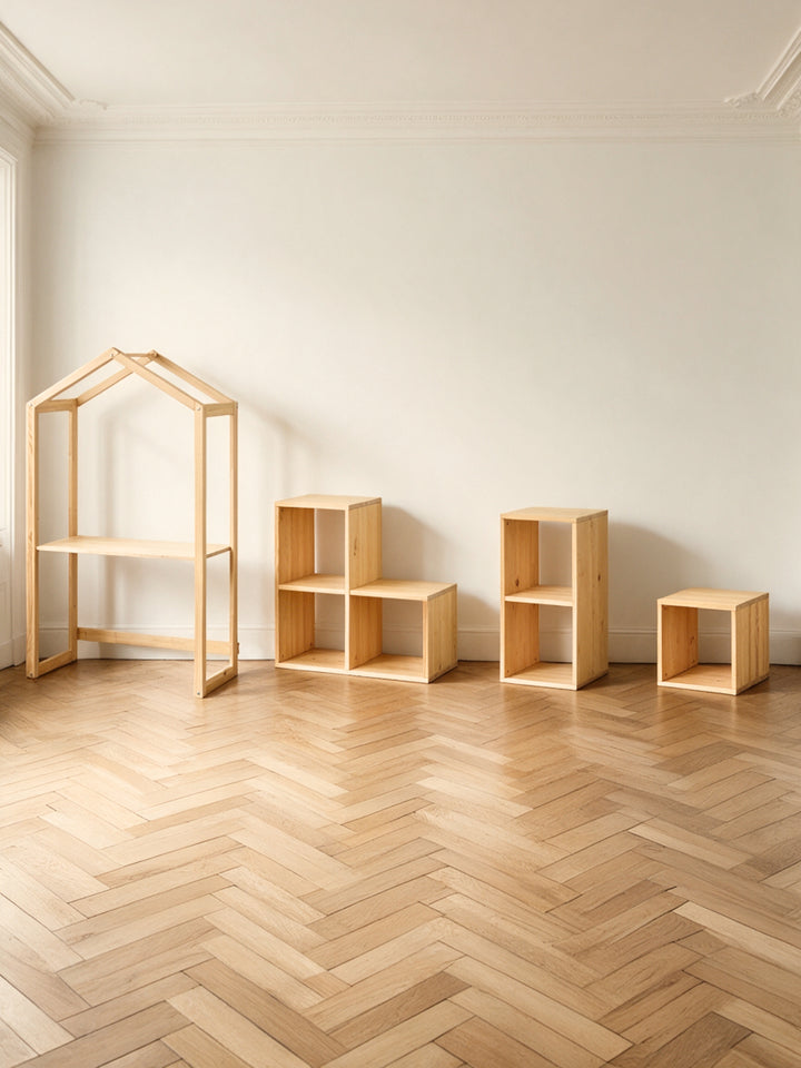 Les quatre modules du combo Le Hameau Cabania : structure cabane, meuble 2 cases, étagère escalier 3 cases et cube