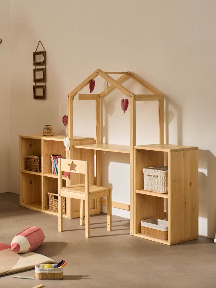 Combo Le Hameau Cabania : structure cabane transformée en bureau, entourée de cases de rangement en pin massif