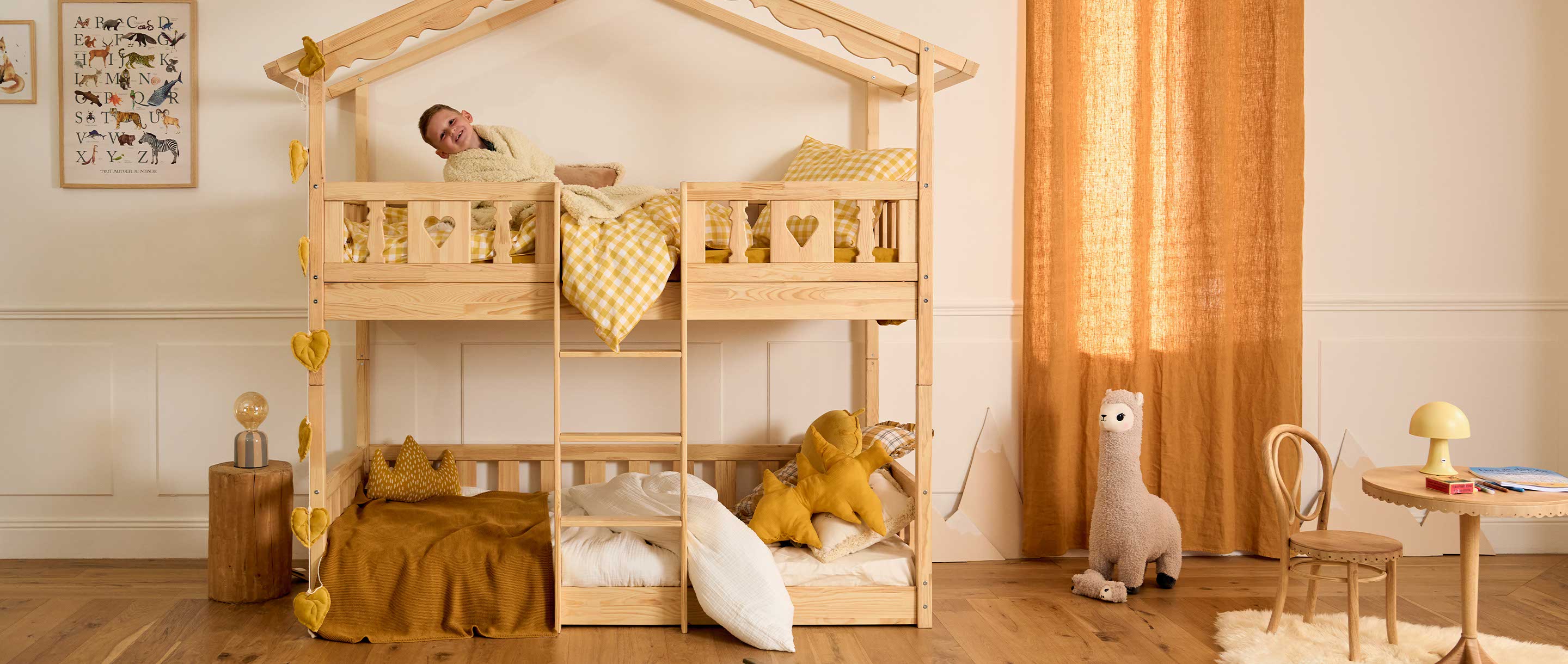 Chamonix cabane children's bed in light wood with box spring, ideal for a modern, cosy bedroom.