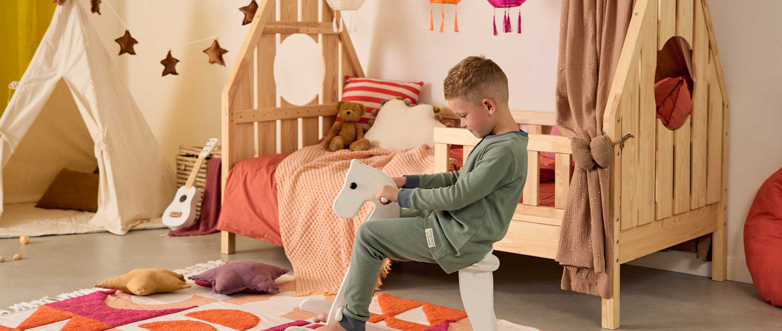 Dakota children's cabin bed with box spring, Scandinavian style, for little girls' or boys' bedrooms.
