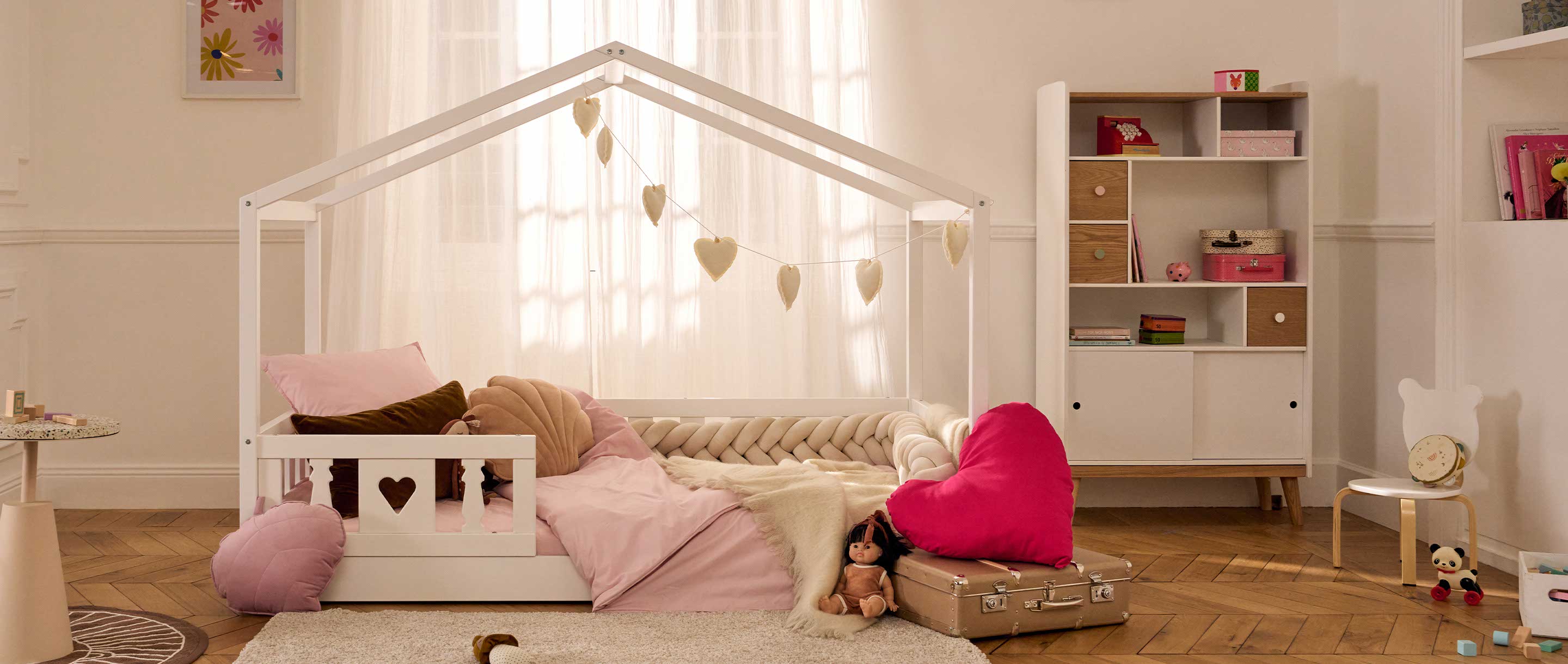 Cabania Paris children's bed in white solid wood, Scandinavian design with removable safety rails.