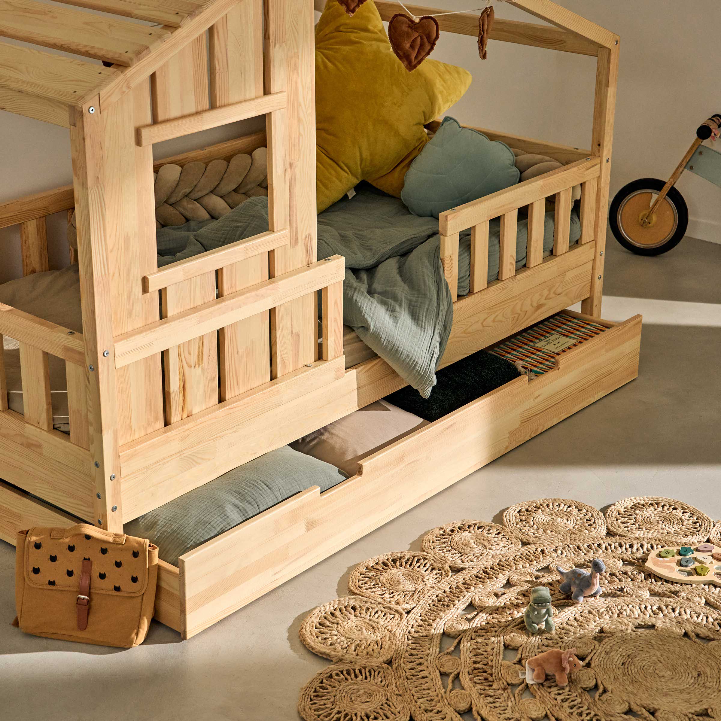 Sherwood cabane children's bed, in natural ecological wood, fairy-tale design.