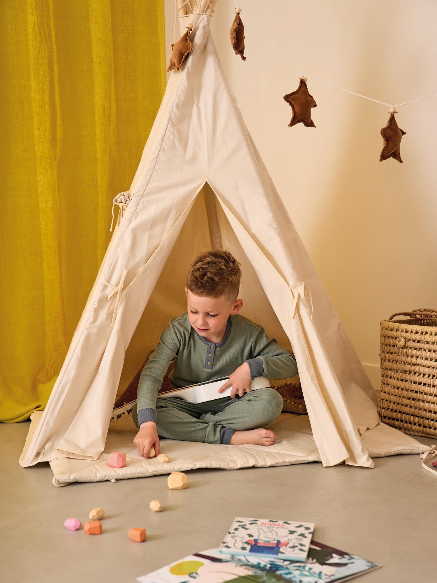 Beige plain tepee - Cabania