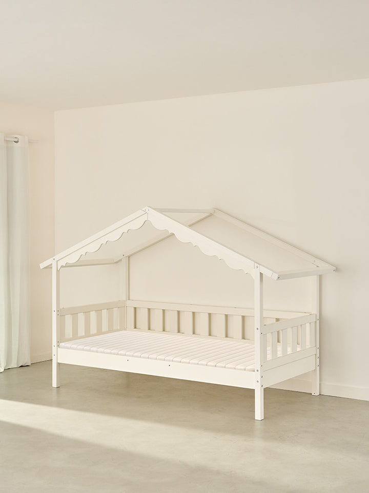 CHAMONIX white wooden cabin bed for children, Scandinavian design, safety and comfort for children's bedroom.