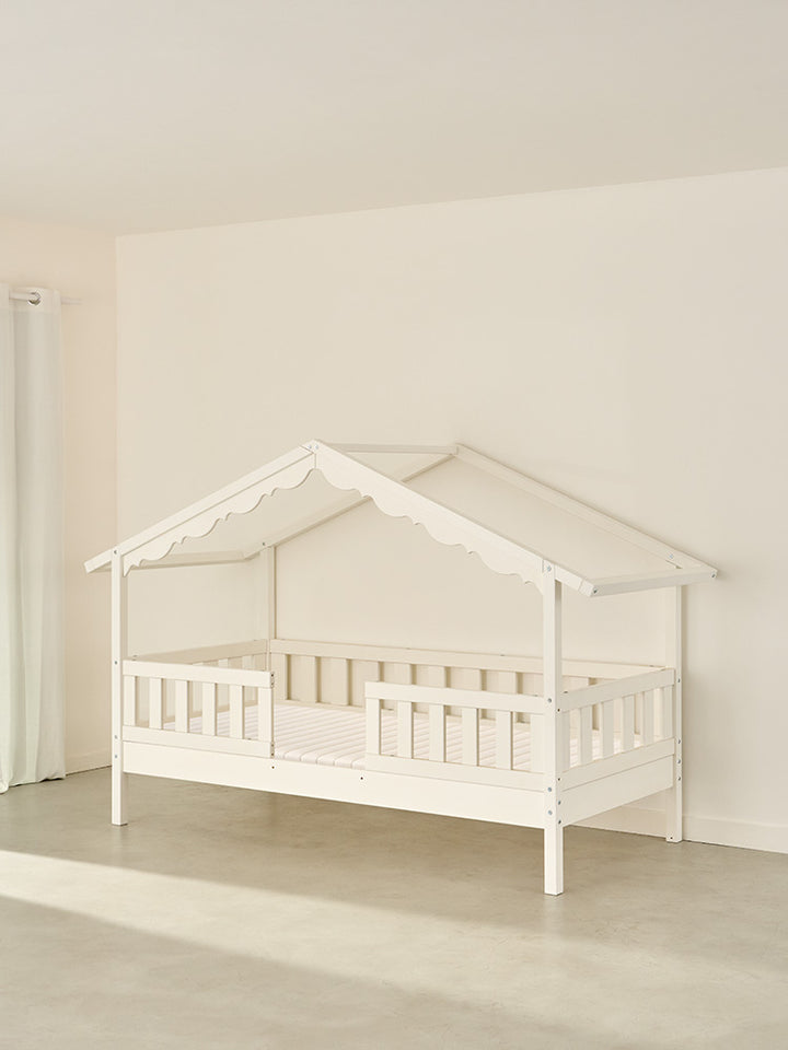 ChamoniX white cabin bed in solid wood with two classic rails, ideal for a child's bedroom.