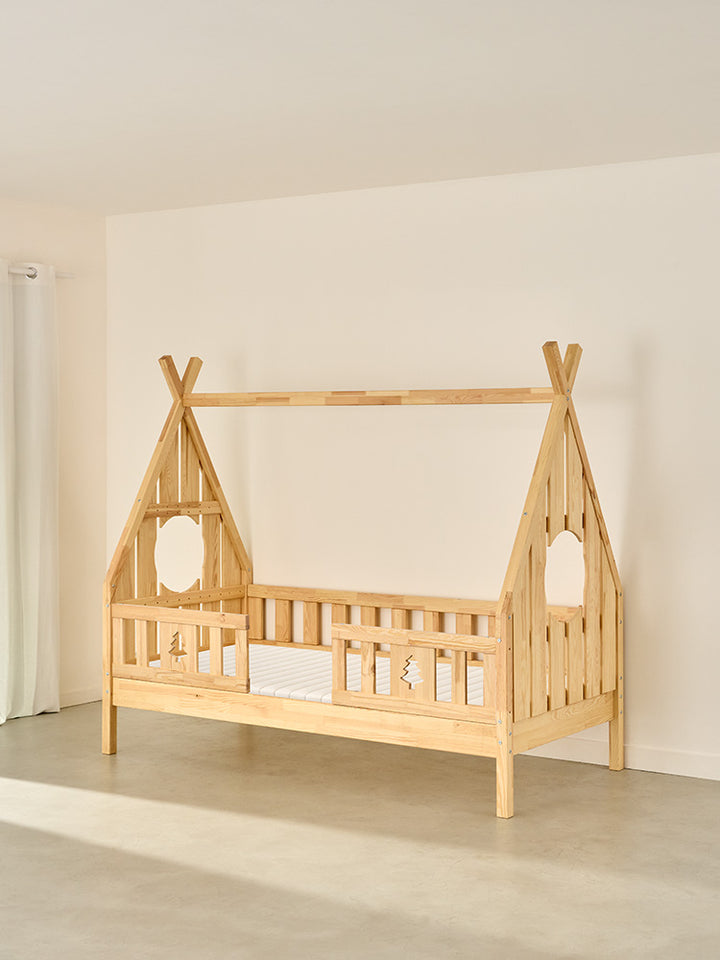 Dakota children's cabin bed in fir wood with 2 rails, ideal for a playful bedroom.