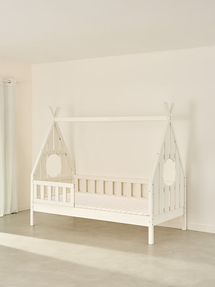 Dakota cabin bed in white wood, with classic fence, ideal for baby or child's bedroom.