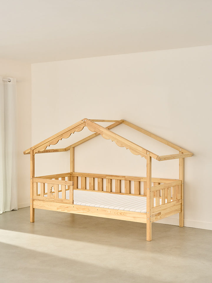 cabin bed CHAMONIX natural wood, with safety fence in the shape of a fir tree - sleek Scandinavian design