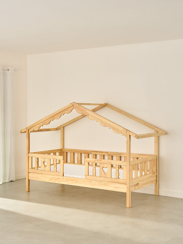 CHAMONIX children's cabin bed in natural wood with 2 heart-shaped rails, cute Scandinavian design.