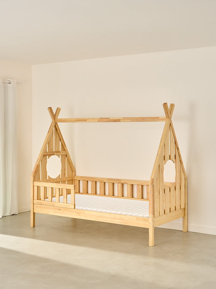 DAKOTA natural wood cabin bed for children, a classic barrier, ideal for a child's bedroom.