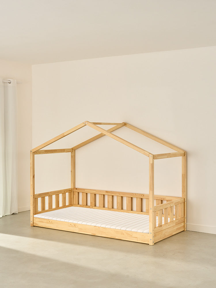 Montessori children's cabin bed in natural wood, ideal for Paris bedroom