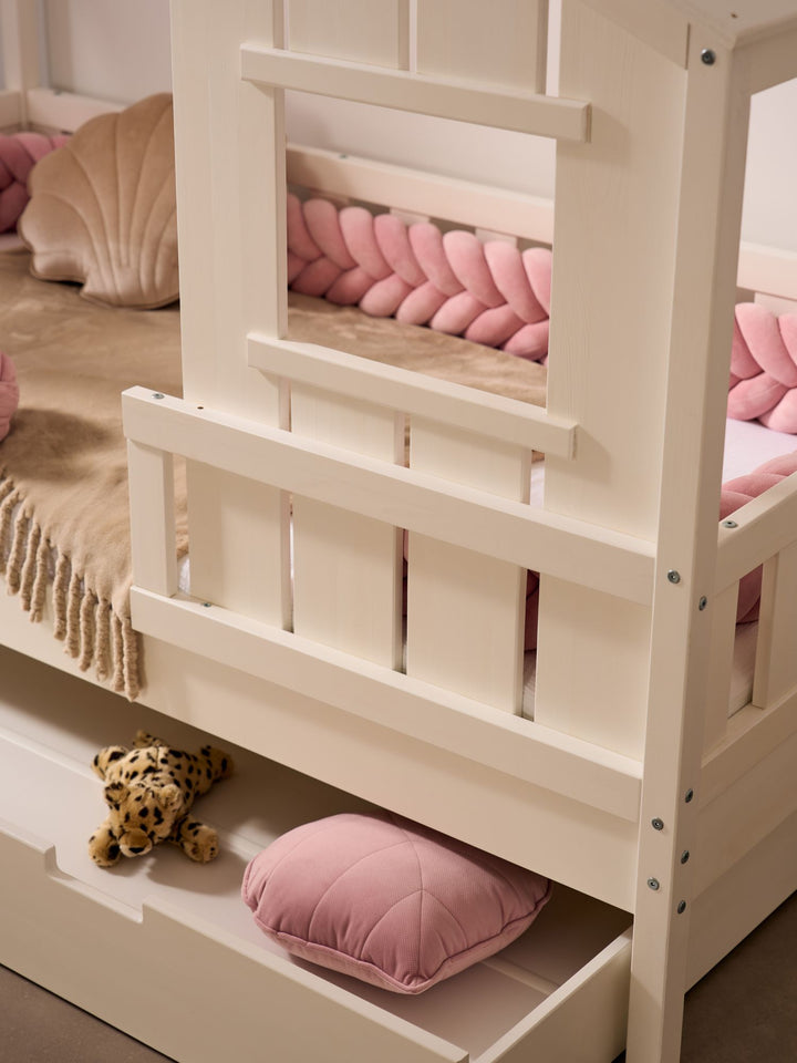 Sherwood cabin bed in natural wood with fir rails and pink braid for children.