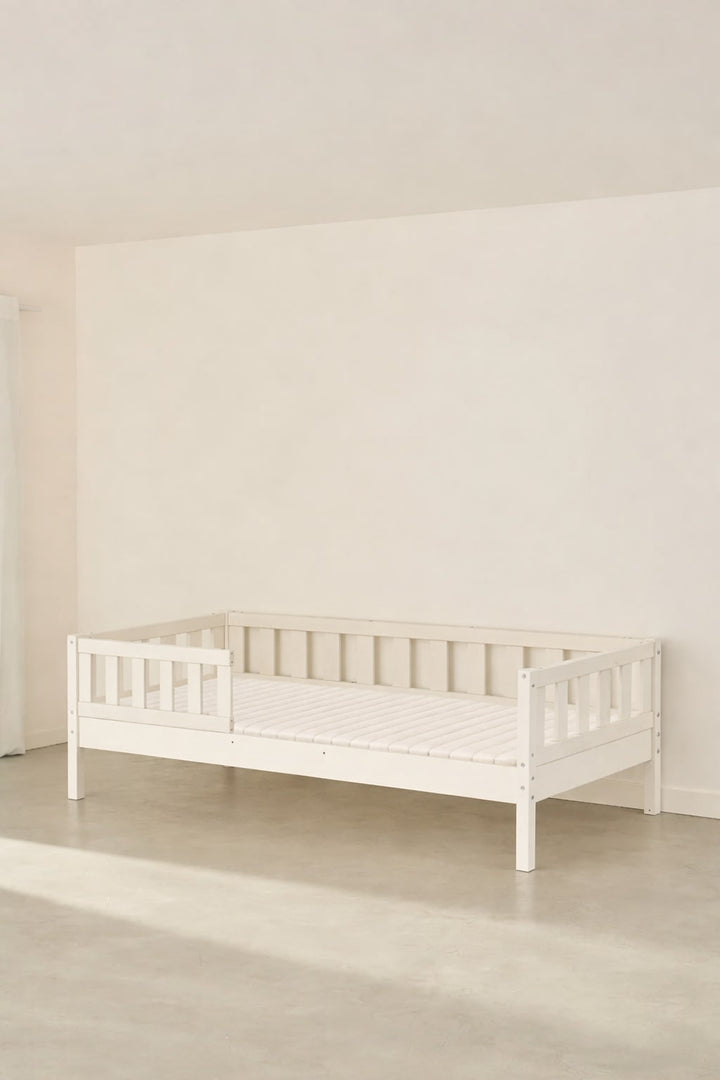 Barcelona white convertible children's bed with classic barrier, baby bed, children's bedroom.