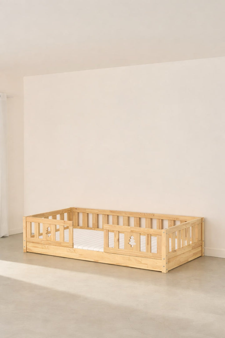 Montessori convertible bed in natural wood with two safety rails, Barcelona pine for children's bedrooms.