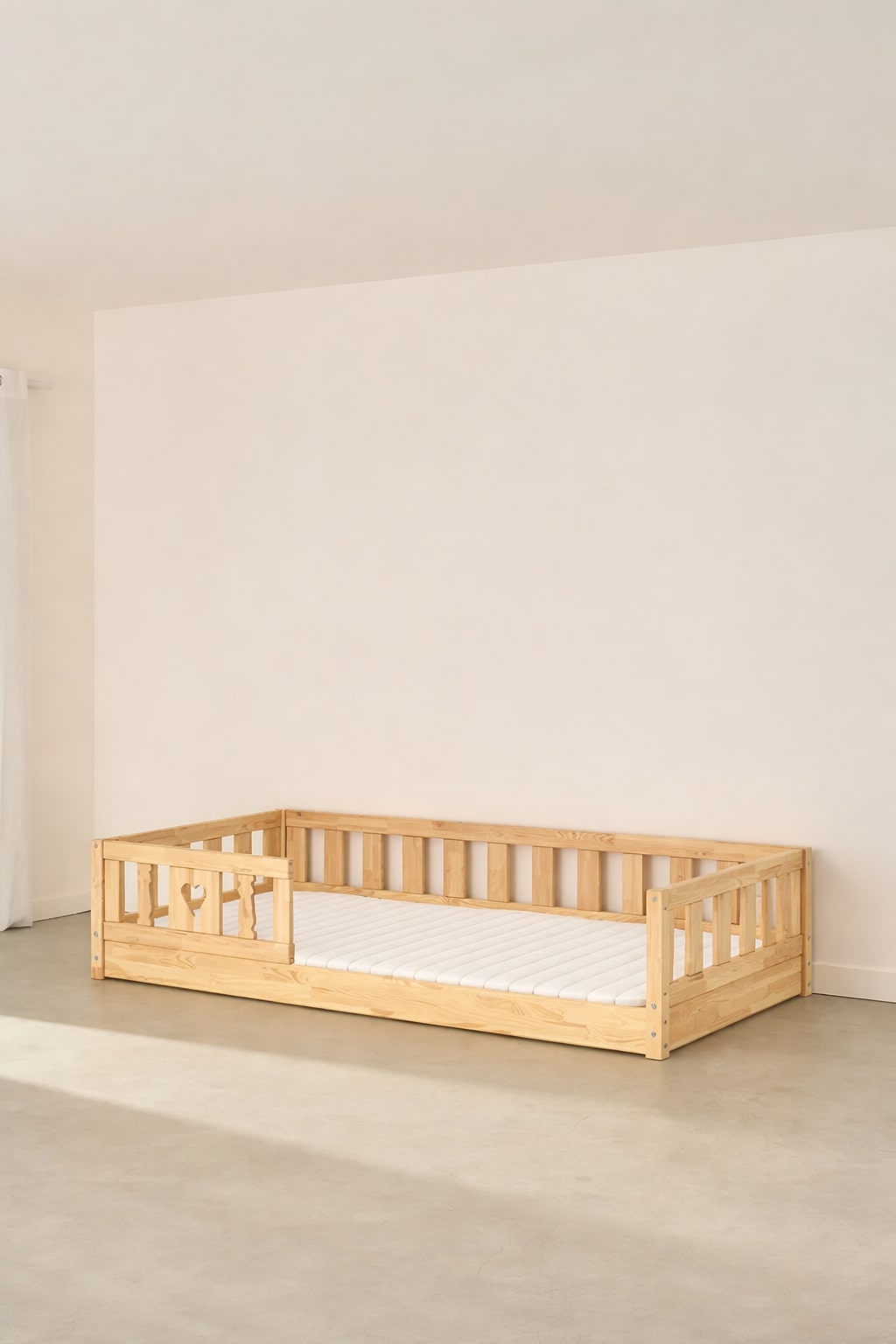 Montessori Barcelona natural convertible bed with heart-shaped guardrail for children, sleek design, solid wood.
